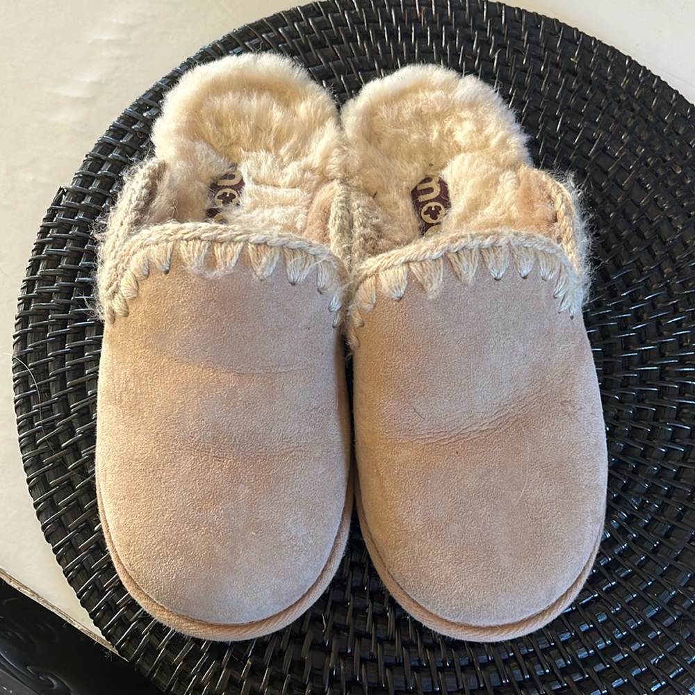 Mou shearling slippers size 8